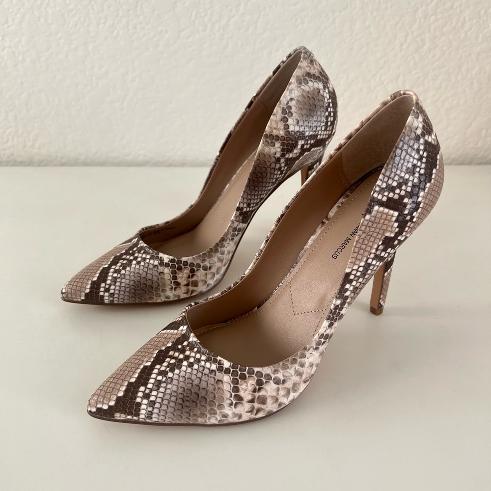 Neiman Marcus Size 8 Prestige Snakeskin Print Pumps